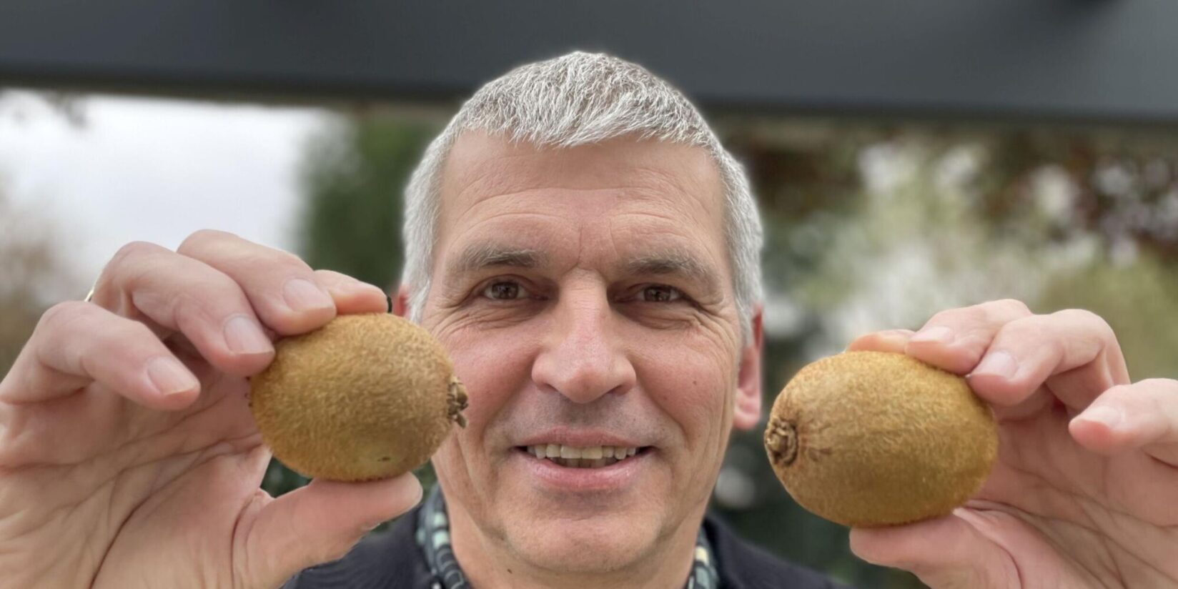 Kiwi-Sensation in Dortmund:  Jürgen Utecht ernetet 401 Früche