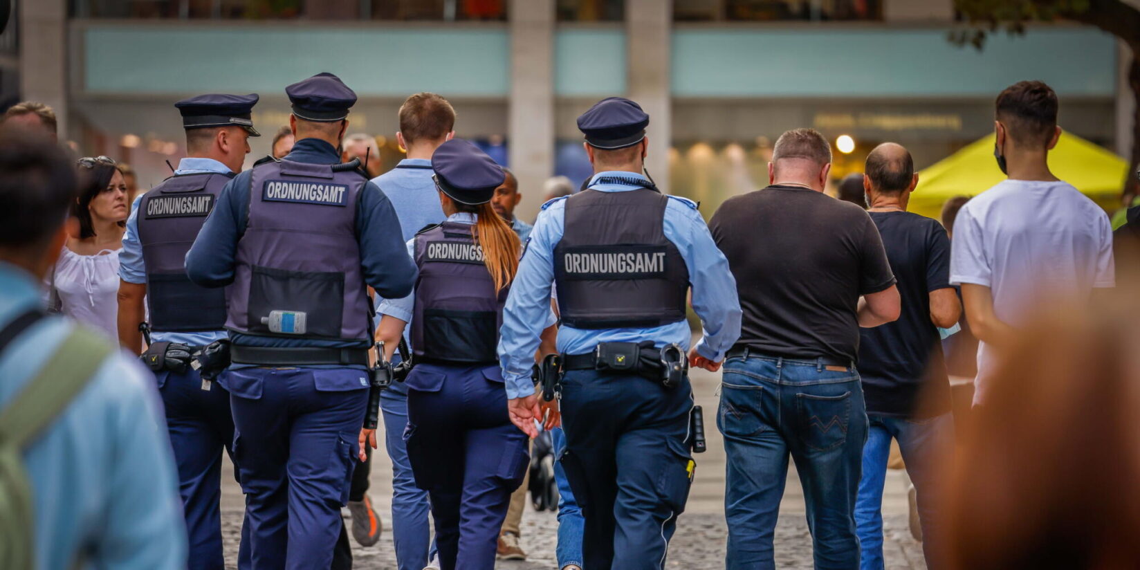 Podiumsdiskussion am 3. Dezember live