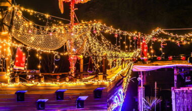 Piratenschiff MS Cooper: Weihnachtsdeko in Dortmund-Lanstrop