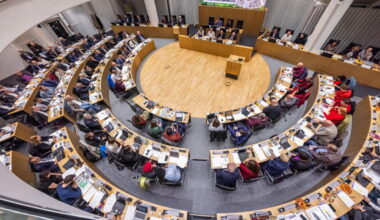 Aufkleber-Streit im Dortmunder Stadtrat: AfD vs. 'FCK NZS'