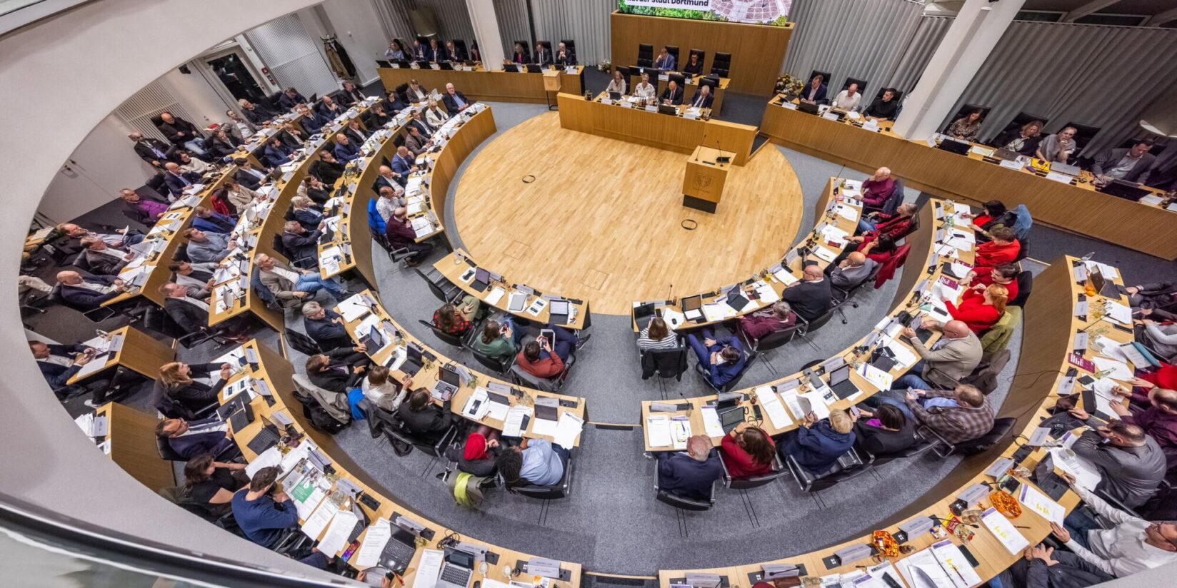 Aufkleber-Streit im Dortmunder Stadtrat: AfD vs. 'FCK NZS'