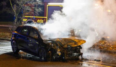 Pkw geht nach Kollision in Flammen auf