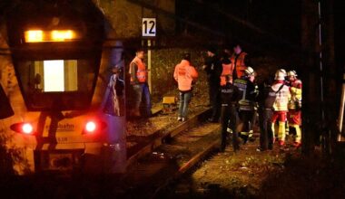 Überfüllter Zug nach Weihnachtssingen gestoppt