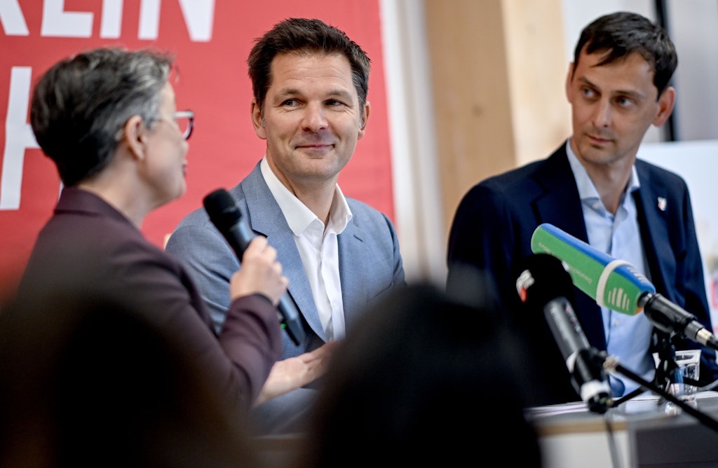 Ist das legal? SPD-Kandidat Steffen Krach sorgt mit früher Wahlwerbung für Wirbel