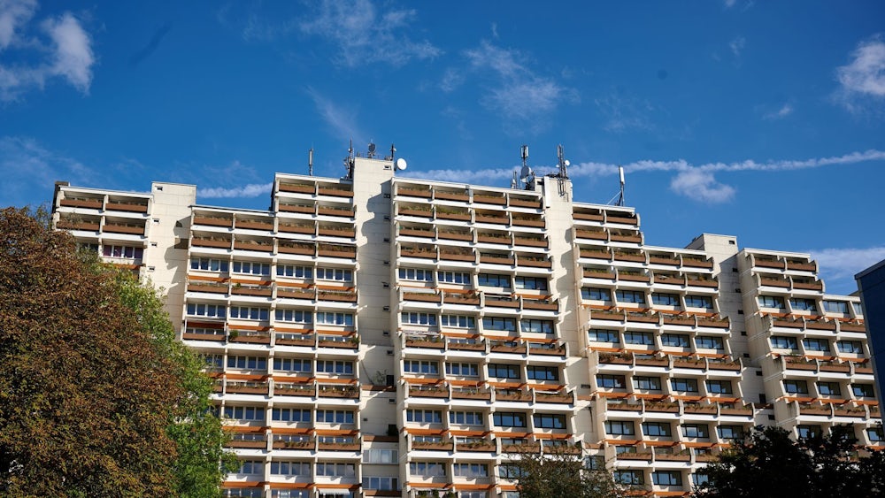 Durfte der Wohnkomplex Hannibal vor über acht Jahren im Eiltempo wegen Brandgefahr geräumt werden? Das Oberverwaltungsgericht in Münster beschäftigt sich erneut mit dieser Frage. (Archivbild)