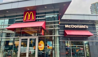 Kassel: Kind (2) muss nach Happy Meal bei McDonald’s in Klinik | Regional
