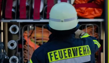 Drei Verletzte nach Kellerbrand in Mehrfamilienhaus in Rheinau - Mannheim