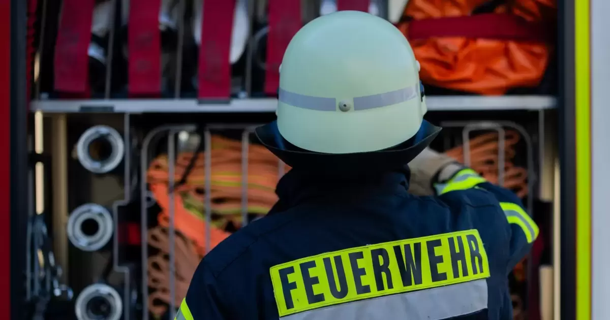 Drei Verletzte nach Kellerbrand in Mehrfamilienhaus in Rheinau - Mannheim