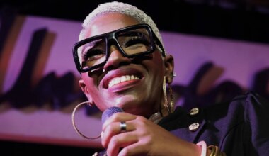 Entertainment mit Anspruch und ikonischem Look: Jazz-Sängerin Kennedy in München – eine Kritik - München