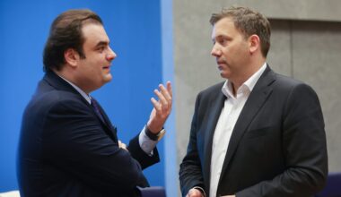 Griechenlands Wirtschaft boomt: Bald Deutschland in der Schuldenfalle? | Politik