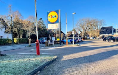 Diese Zufahrt zum neuen Lidl in Kronshagen soll bleiben. Die zweite Zufahrt ist allein für den Lieferverkehr vorgesehen. 