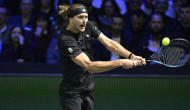 Zverev gewinnt irren Dreisatz-Krimi gegen Medvedev