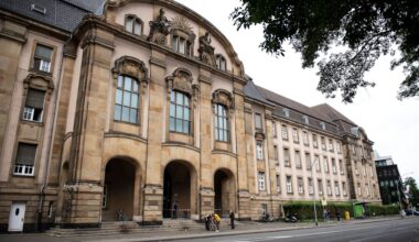 Pfarrer soll Diakon erschreckt haben – Opfer klagt über Folgen