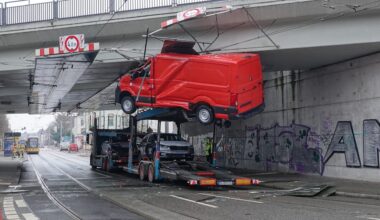 Ungewöhnlicher Unfall in Dresden: Plötzlich hing ein Transporter an der Brücke | Regional