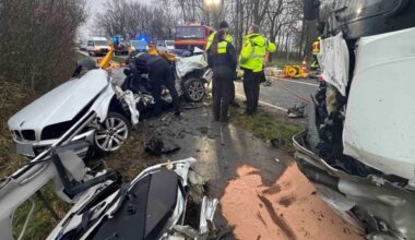 Unfall auf L111: 3 Tote! BMW überholt und fährt in Gegenverkehr | Regional