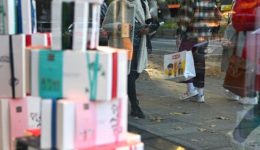 Weihnachtsgeschäft - Shoppinglaune zum Wochenende deutlich gestiegen - Wirtschaft