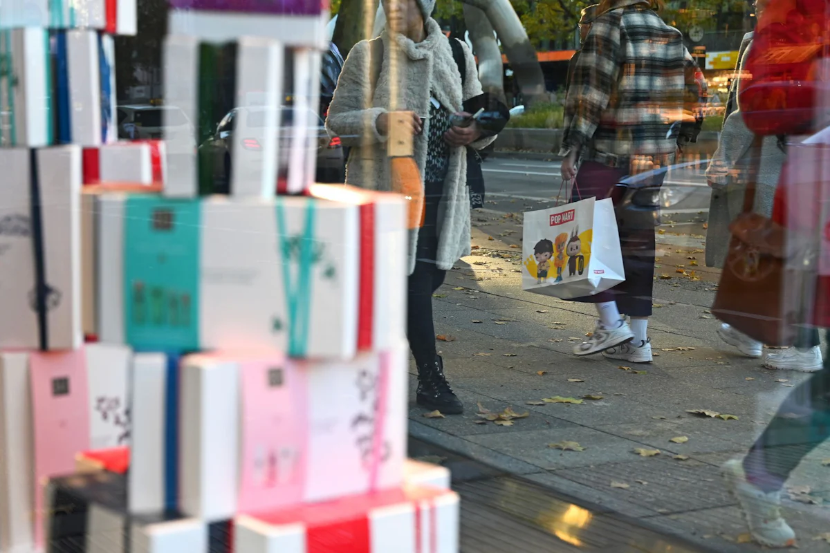 Weihnachtsgeschäft - Shoppinglaune zum Wochenende deutlich gestiegen - Wirtschaft