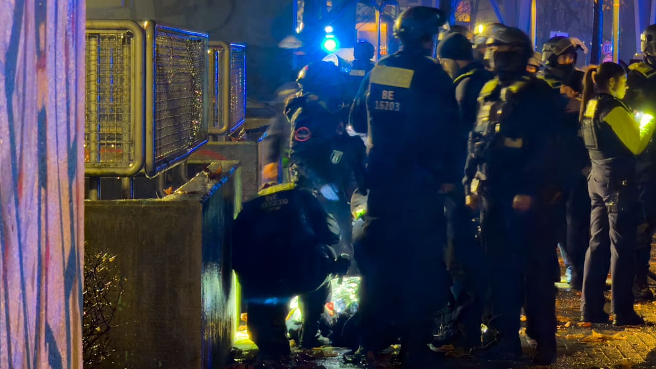 Polizei-Großeinsatz in Berlin: Mann vor Haus in Kreuzberg niedergeschossen | Regional
