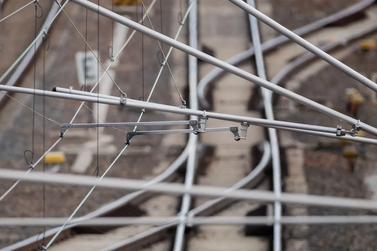 Bei Dresden - Nach Oberleitungsschaden – Bahnverkehr läuft wieder stabil - Wirtschaft