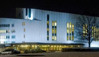 Theater in Essen: Auszeichnung, Statistensuche und Schulprojekt