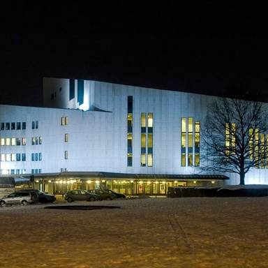 Theater in Essen: Auszeichnung, Statistensuche und Schulprojekt