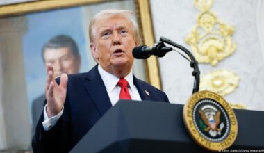 Trump lässt Zölle auf etliche Lebensmittelimporte fallen – DW – 15.11.2025