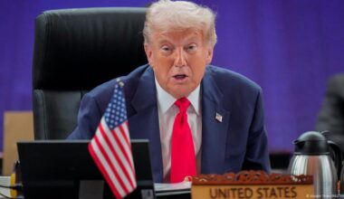 Trump droht Nigeria mit Militärschlägen – DW – 02.11.2025