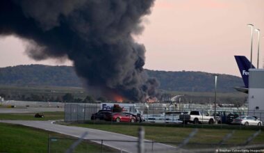 UPS lässt nach Absturz Teil seiner Flugzeugflotte am Boden – DW – 08.11.2025