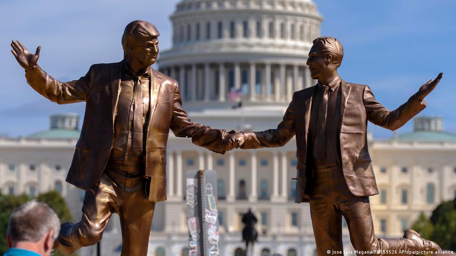 US-Regierung gibt Epstein-Akten frei – DW – 20.11.2025