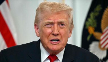 Trump kündigt weitreichenden Aufnahmestopp für Ausländer an – DW – 28.11.2025