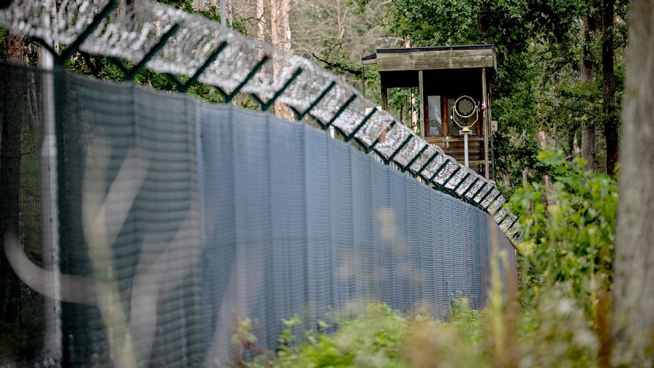 Boden bebt, Scheiben klirren: Sprengung erschüttert Berlins Südwesten | Regional