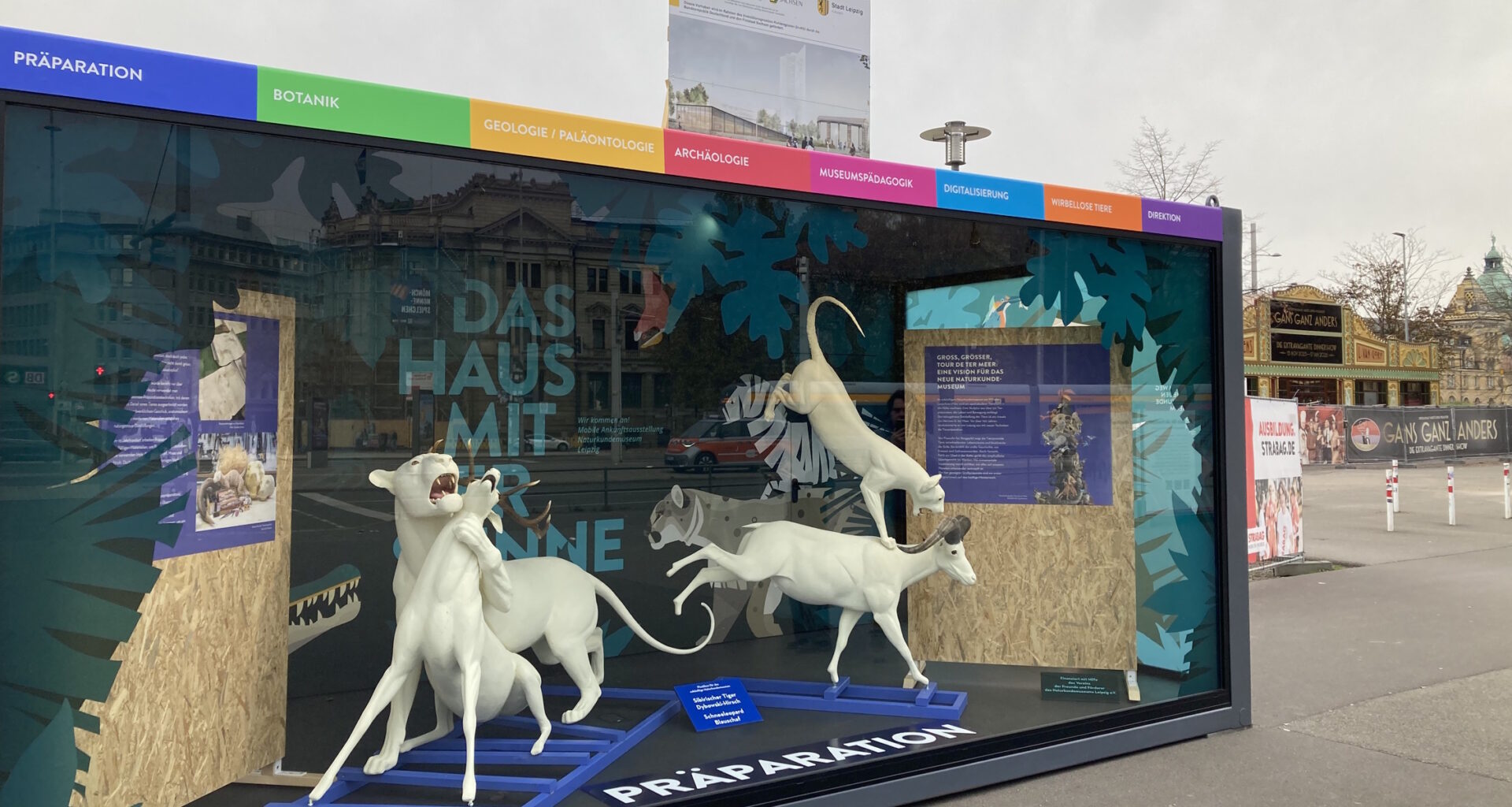 Ein gläserner Ausstellungscontainer begleitet den Umzug des Naturkundemuseums · Leipziger Zeitung