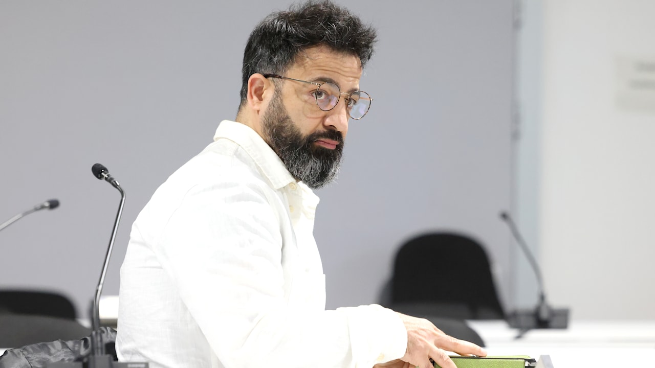 Angriff vor Kölner Club: Moderator soll mit Maskierten Rapper verprügelt haben | Regional