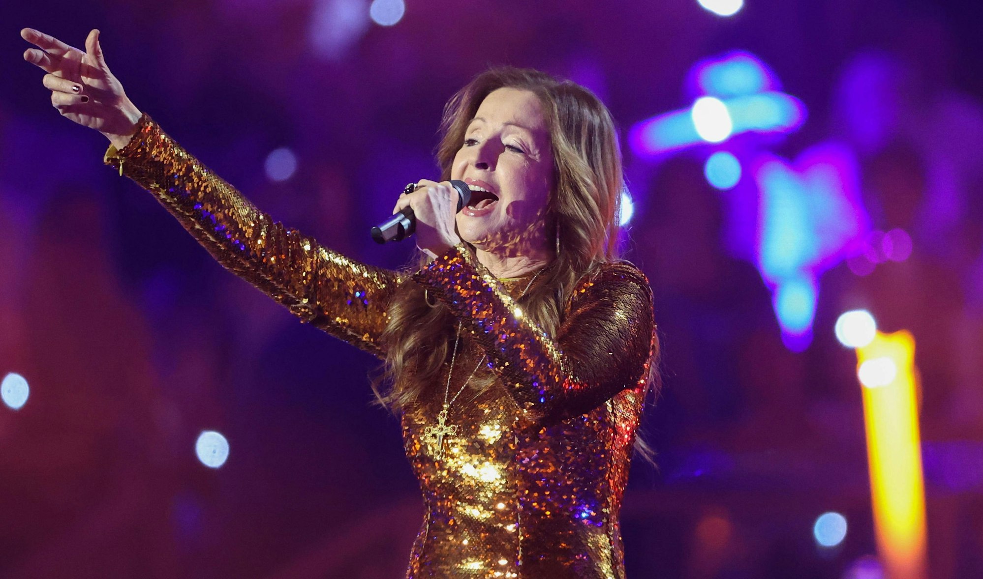 Vicky Leandros bei einem Konzert.