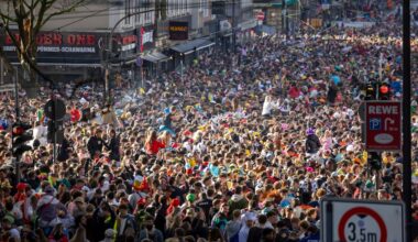 Karneval in Köln: Zülpicher Straße voller als an Weiberfastnacht