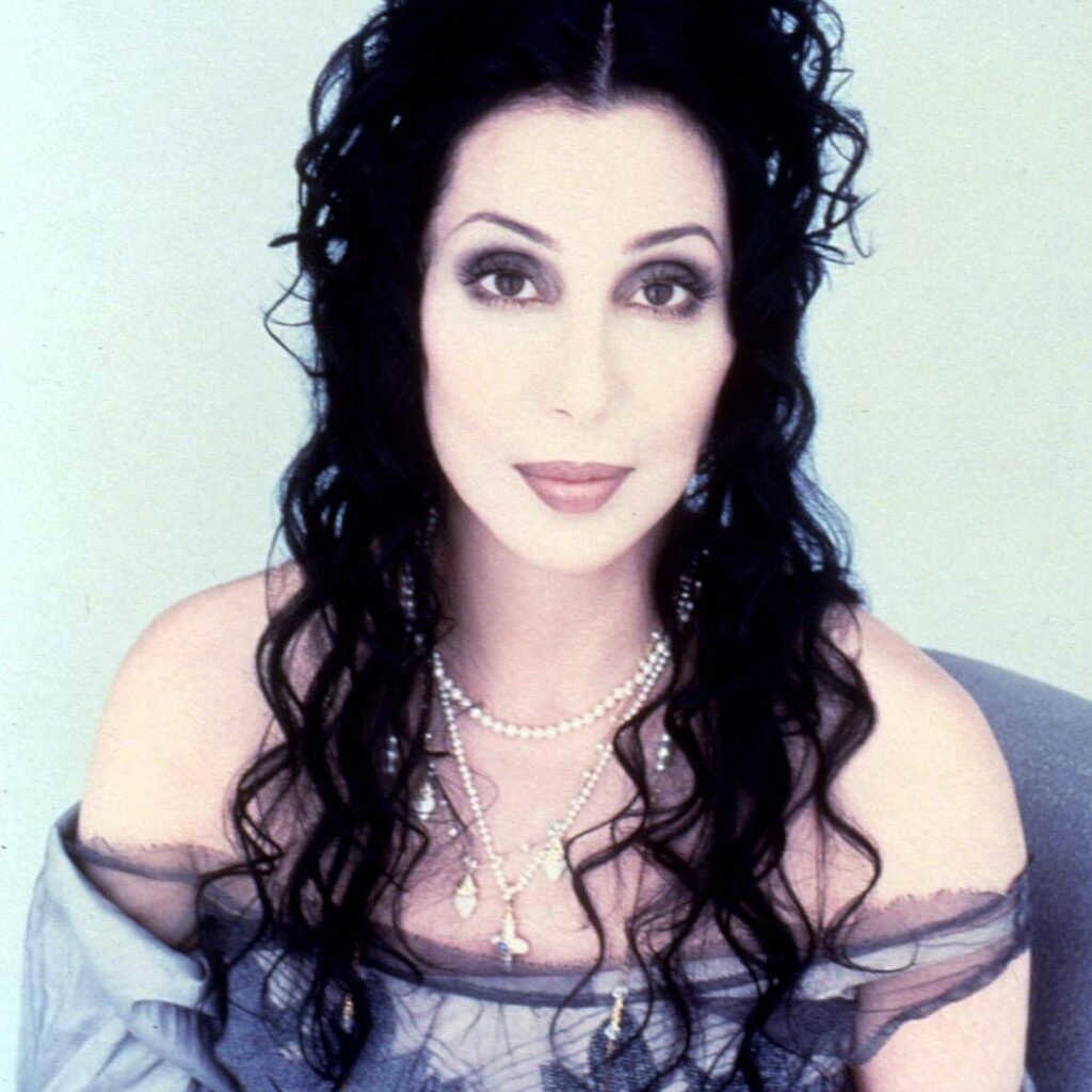 Warum Cher mit dem „Cher-Effekt“ die Popmusik der Gegenwart revolutioniert hat