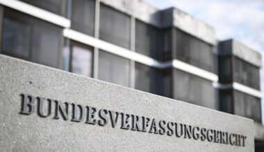 Karlsruhe-Hammer! Abschiebungen werden noch schwerer | Politik