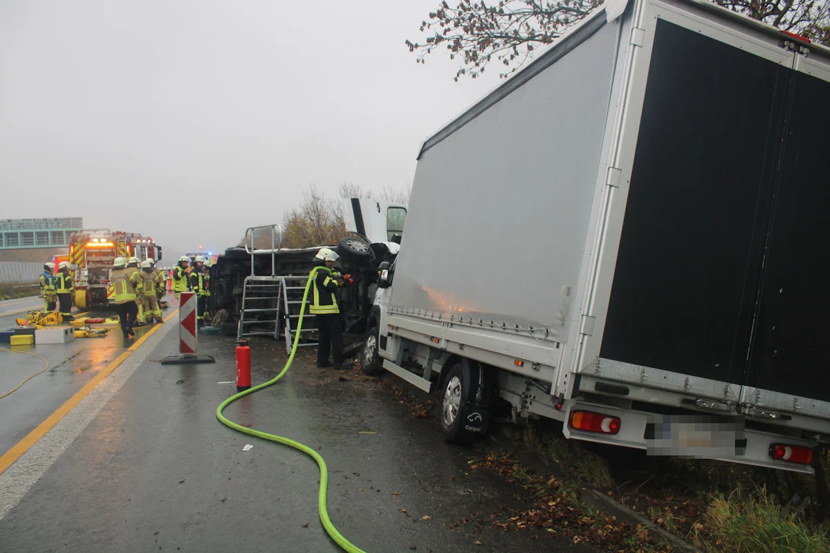 Ursache unklar - Schwerer Unfall - A2 Richtung Hannover stundenlang gesperrt - Panorama