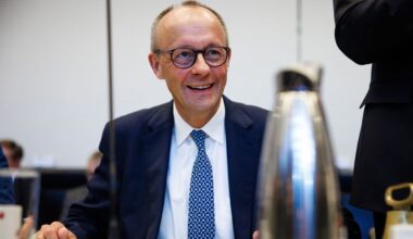 In Unions-Fraktionssitzung: Merz zeigt Schock-Grafik über Deutschland | Politik