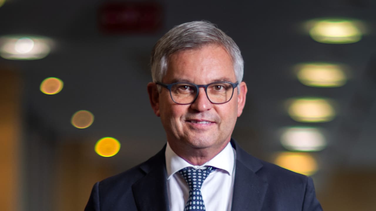 EU-Kommissar Magnus Brunner: Dieser EU-Sheriff will die Asyl-Krise endlich lösen! | Politik