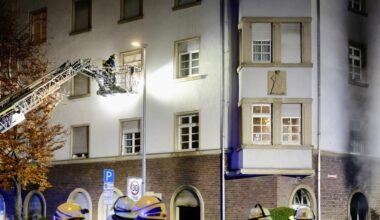 Feuerwehr rettet Menschen aus Haus