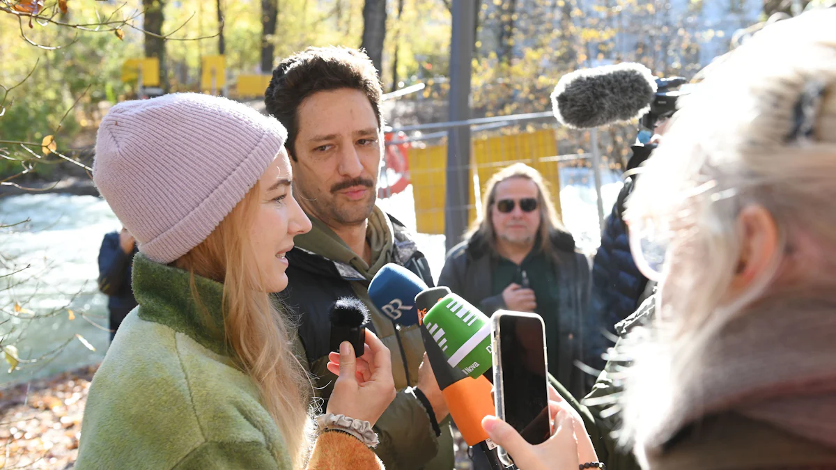 Eisbachwelle in München: Mehr Wasser zugeführt - doch die Hoffnungen der Surfer platzen erneut - München