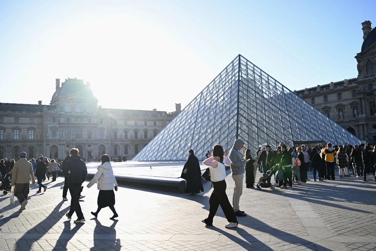 Frankreich - Der Louvre wird für ausländische Besucher teurer - Kultur