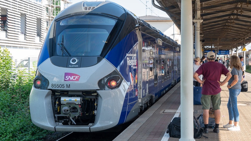 Der neue Triebzug kann mit deutschem und französischem Bahnstrom fahren und verfügt zusätzlich über einen Dieselantrieb (Archivbild).