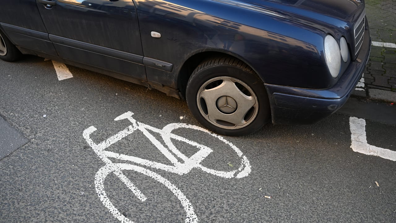 700 Euro Strafe! Gericht verdonnert Falschparker-Verpetzer | Leben & Wissen