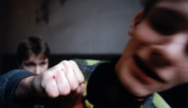 Zwei Männer (16 und 23) schlagen und verletzen 48-Jährigen