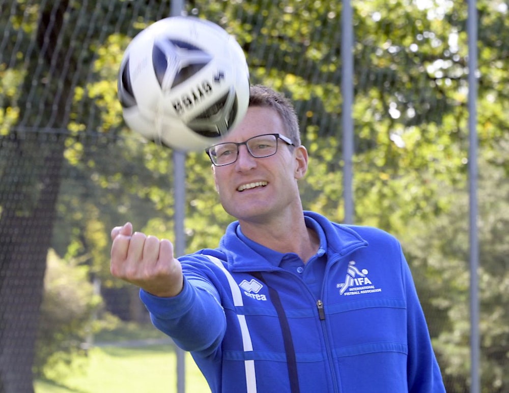 Jörn Verleger war sechs Jahre lang Präsident des Weltverbandes für Faustball. Inzwischen ist er von diesem Spitzenposten zurückgetreten, aber weiter im Verband aktiv. Hier eine Aufnahme von 2019 im Freizeitpark Grünwald.