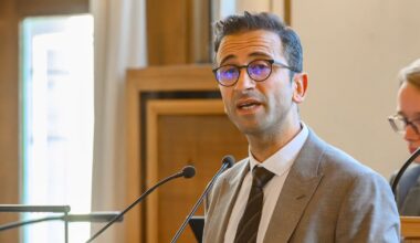 Wahlkampf wird doch noch zum Hauen und Stechen