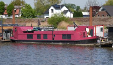 Hamburg & Schleswig-Holstein: Autorin auf Hausboot erschlagen - Prozess gegen Sohn beginnt