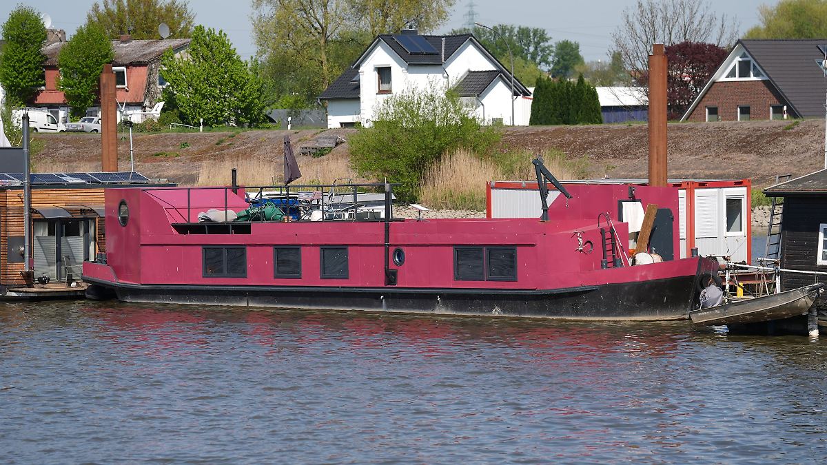 Hamburg & Schleswig-Holstein: Autorin auf Hausboot erschlagen - Prozess gegen Sohn beginnt